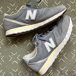 New Balance 311 sneakers in size 8.5, super cute and barely worn!